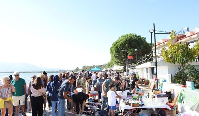 Köyceğiz’de vatandaşlar kurulan ikinci el pazarına akın etti