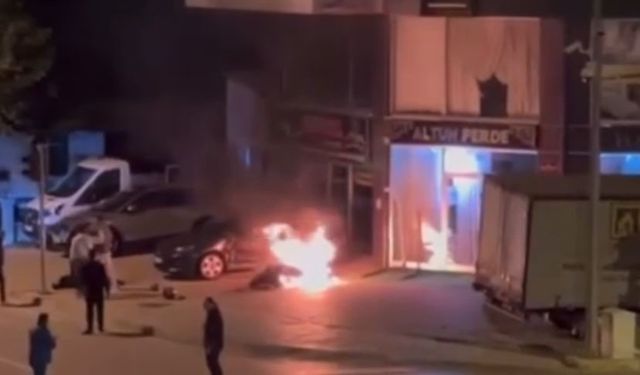 Burdur'da kaza yapan sürücü yanmaktan son anda kurtuldu