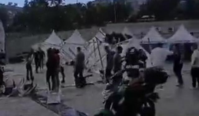 Adana'da kariyer fuarını, rüzgar ve yağış vurdu!