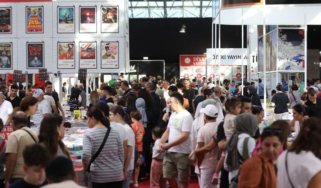 Antalya Kitap Fuarı’na ilgi devam ediyor
