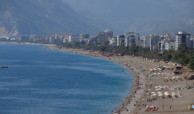 Antalya'da Ekim ayında yazma kalma günler yaşanıyor