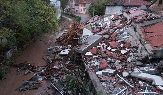Balıkesir depreminde çöken binalar dron ile görüntülendi