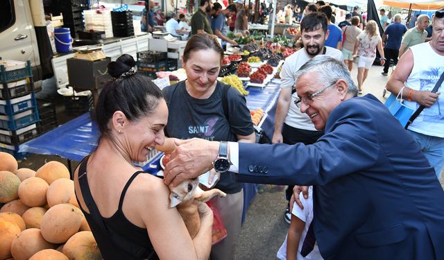 Kemer Belediye Başkanı Topaloğlu, pazar ziyaretinde! Gözleme yaptı, sohbet etti