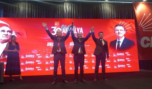 CHP Antalya İl Kongresi'nde Nail Kamacı ve Buğra Özçelik destek istedi