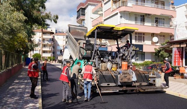 Finike’de sıcak asfalt seferberliği
