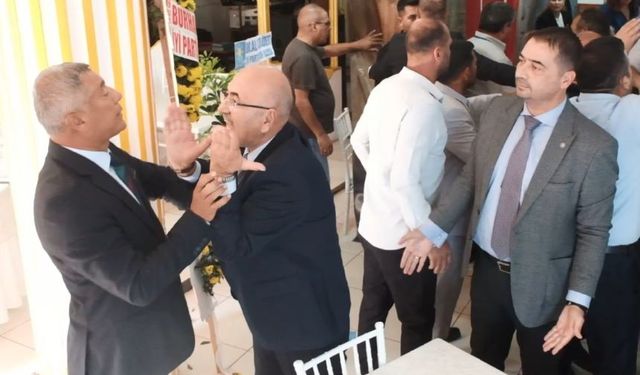 Mersin'de İYİ Parti kongresinde yumruklar uçuştu, kürsü bile devrildi
