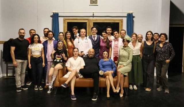 Kepez Kent Tiyatrosu'ndan izleyenleri kahkahaya boğacak oyun geliyor