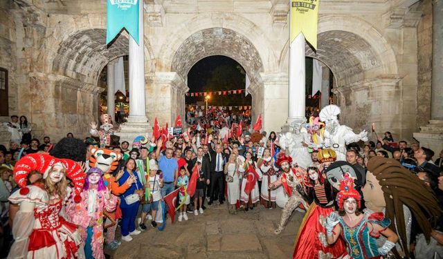 Kaleiçi Old Town Festivali Antalya'yı dört gün boyunca renklendirdi