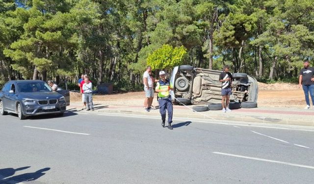 Manavgat'ta otomobil devrildi: Anne ve iki çocuğu yaralandı