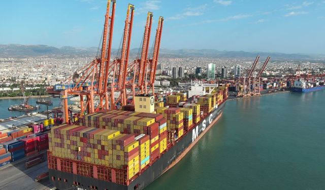 Mersin Limanı'na dev gemi yanaştı: MSC DITTE ilk kez limanda