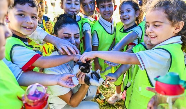 Muratpaşa’da bin öğrenci hayvan dostlarıyla buluştu