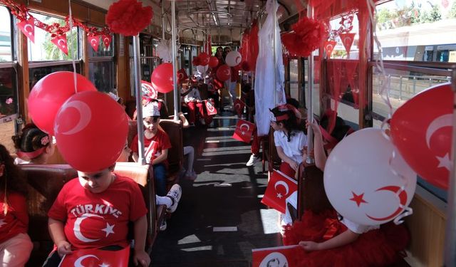 Antalya’da 29 Ekim coşkusu, Nostalji Travmayı ile şehre yayıldı