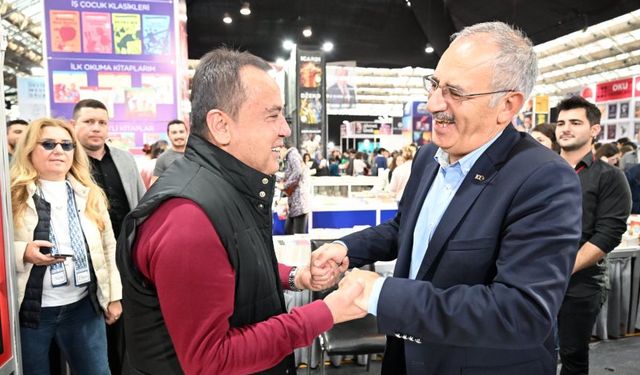 Gazeteci Saygı Öztürk Antalya Kitap Fuarına geliyor