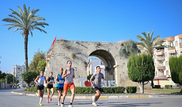 Tarsus Yarı Maratonu'nda Türk sporcular zirvede