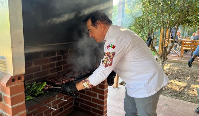 Ünlü şef Fikret Özdemir'den Mersin'de huzurevi sakinlerine lezzet dolu sürpriz