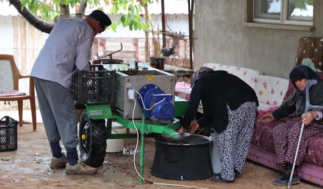 Antalya Büyükşehir Belediyesi’nden üzüm ve pekmez üreticilerine makine desteği