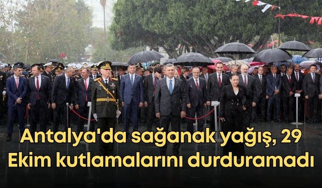 Antalya'da sağanak yağış, 29 Ekim kutlamalarını durduramadı