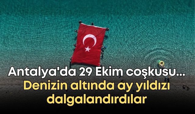 Antalya'da 29 Ekim coşkusu... Denizin altında ay yıldızı dalgalandırdılar