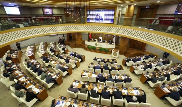 Özdemir ve Kocagöz arasında pazar yeri krizi: Komisyon ‘hayır’ dedi, gözler mecliste!