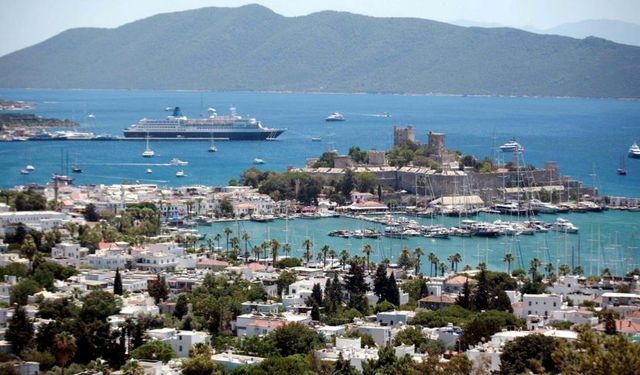 Bodrum turist yağmuruna tutuldu