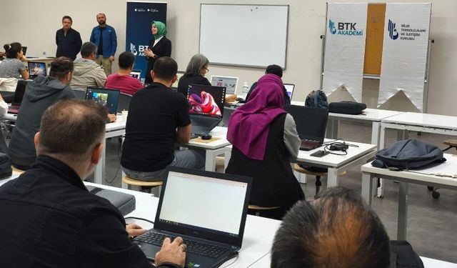 BTK Akademi, Antalya’da lise öğrencilerine yönelik üretken yapay zeka eğitimi başlattı