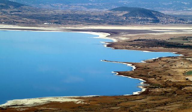 Burdur Gölü alarm veriyor: 55 yılda 21 metre geri çekildi