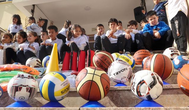 Antalya Büyükşehir, 19 ilçede öğrencilere destek oluyor