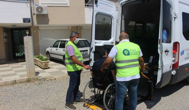 Antalya'da engelli bireylere kapıdan kapıya ulaşım