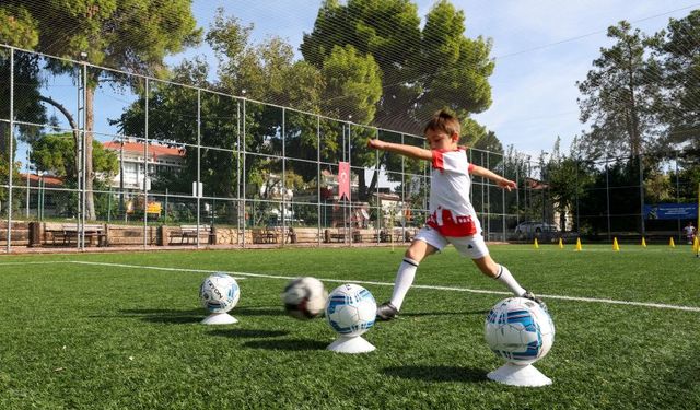 Futbol Akademisi’nde eğitimler sürüyor