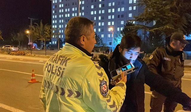 Karaman'da 3.79 promil alkollü sürücü duran araca çarptı