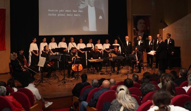 Atatürk’ün Sevdiği Şarkılar Konseri dinleyenleri mest etti
