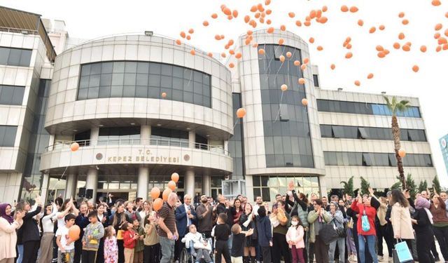 Kepez’de balonlar Lösemili çocuklara umut olması için bırakıldı