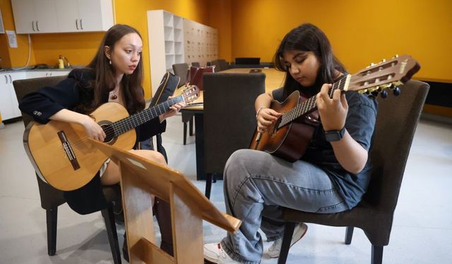 Antalya Büyükşehir Konservatuvarı’nda yeni yetenekler sahneye hazırlanıyor