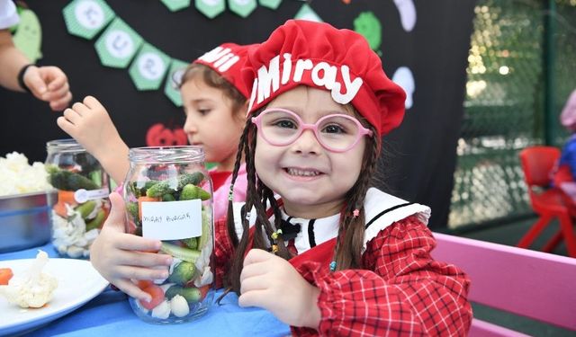 Konyaaltı’nın minik şefleri! Turşu kurmayı öğrendiler