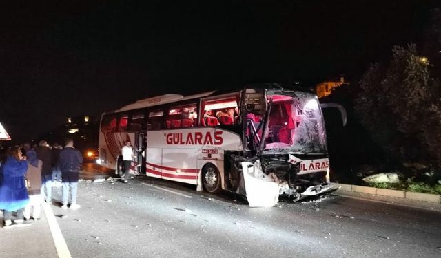 Alanya'da can pazarı! Yolcu otobüsü ile TIR çarpıştı