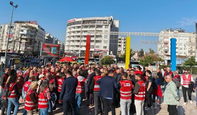CHP'liler Muhittin Böcek sloganıyla esnafı ziyaret etti