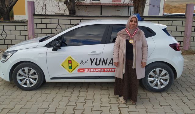 60 yaşında direksiyon başına geçti, çocukluk hayalini gerçekleştirdi