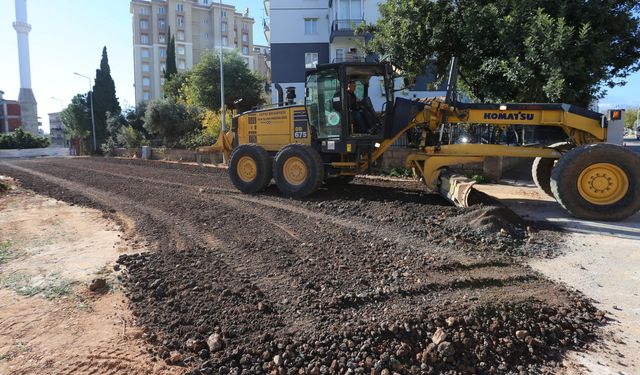 Kepez’in yolları yenileniyor ve otopark inşa ediliyor