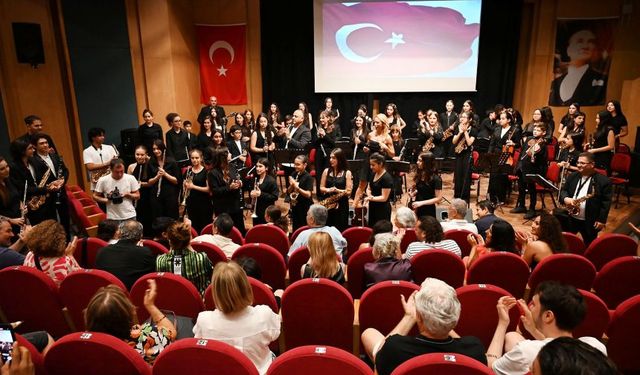 Kemer'de 150 kişilik dev orkestra, çocuklara konser verecek