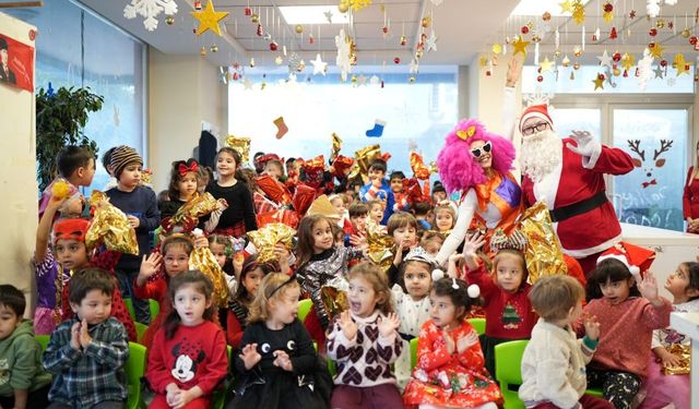 Konyaaltı'nda miniklerden yılbaşı eğlencesi