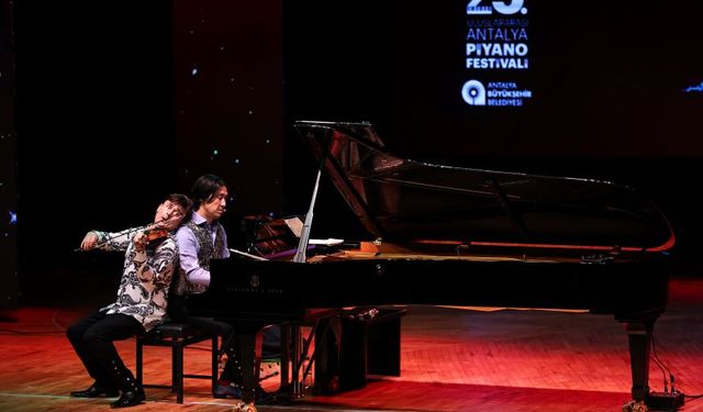 Antalya Piyano Festivali görkemli konserle sona erdi