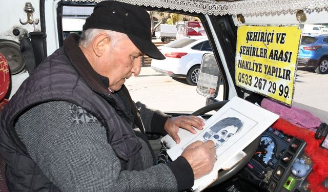 Kamyonetinde çizdiği eserlerini çocuklarla paylaşıyor