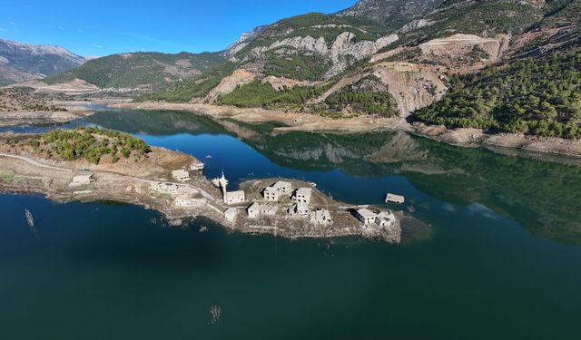 Mersin'de kuraklık, su altındaki köyü ortaya çıkarttı