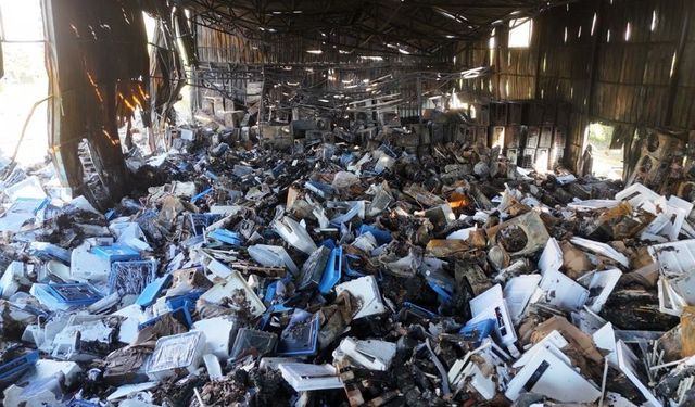 Alanya'da çıkan depo yangınında zarar, 30 milyon lira