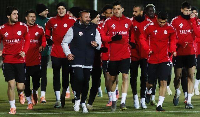 Sami Uğurlu ve Antalyaspor sahaya indi