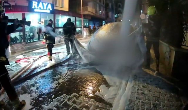 Mersin’de alev alan elektrikli otomobile itfaiyeden teknolojik müdahale