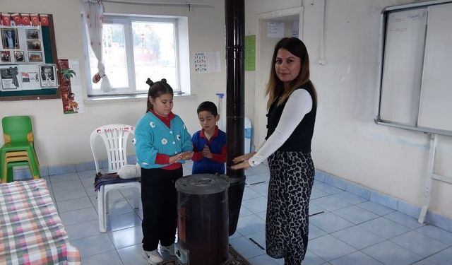 Mersin'de iki öğrencili okulda karne heyecanı
