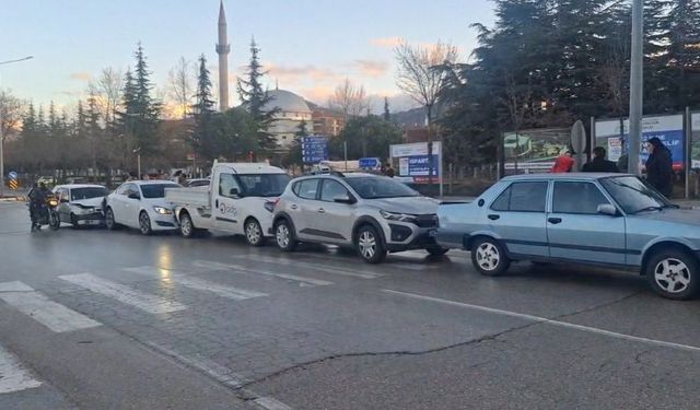 Isparta'da 7 araç birbirine girdi!