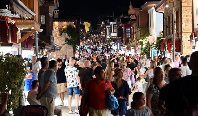 Bakan Mehmet Nuri Ersoy açıkladı: “Antalya, 2025’i rekorla kapattı”