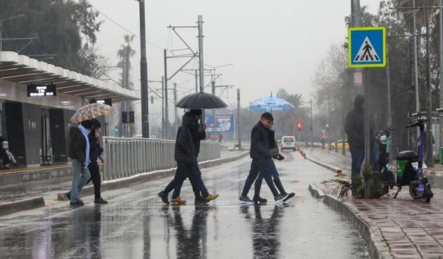 Antalya'da güneşli günler, yerini fırtınaya bırakıyor